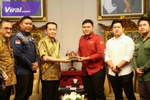 Pj Gubernur Sumsel Agus Fatoni saat menerima audiensi dari Foksuma di Griya Agung, Palembang, Sumatera Selatan, Jumat (29/3/2024). Foto : viralsumsel.com/win