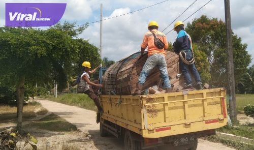 4 April 2024 Jaringan PLN untuk Peralihan Pelanggan MEP Mulai Dibangun. Foto : viralsumsel.com/dev