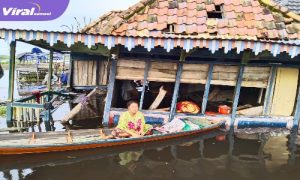 Kondisi rumah yang ambruk dikarenakan Cuaca Esktrim. Foto : Viralsumsel/Nto