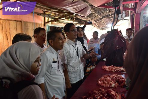 Pemkab OKI Bersama Satgas Pangan Polri Cek Harga Bapokting Jelang Lebaran. Foto : viralsumsel.com/zep