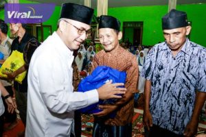 Safari Ramadhan Terakhir di Bulan Suci, Pj Bupati Muba disambut Antusias Warga Lawang Wetan. Foto : viralsumsel.com/dev