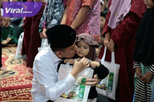 Berbagi Kebahagian Jelang Lebaran, Pj Gubernur Agus Fatoni Santuni Ribuan Anak Yatim. Foto : viralsumsel.com/win Berbagi Kebahagian Jelang Lebaran, Pj Gubernur Agus Fatoni Santuni Ribuan Anak Yatim. Foto : viralsumsel.com/win