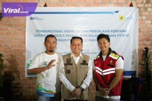 Pj Gubernur Agus Fatoni Resmikan Penyalaan Perdana Listrik PLN di Kecamatan Babat Supat Kabupaten Muba. Foto : viralsumsel.com/dev