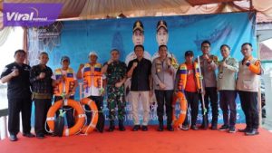 Utamakan Selamat, Wajib Gunakan Life Jacket Sebelum Naik Speedboat, Wisata Air Sungai Komering Saat Lebaran. Foto : viralsumsel.com/zep