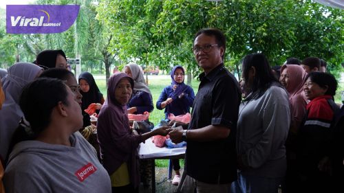 H-1 Jelang Lebaran, Pemkab OKI Bantu Masyarakat Dapatkan Bahan Pokok dengan Harga Murah. Foto : viralsumsel.com/zep