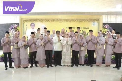 Penjabat Walikota Prabumulih H. Elman ST, MM Menghadiri Open House ke Rumah Dinas Ketua DPRD Sumsel. Foto : viralsumsel.com/man
