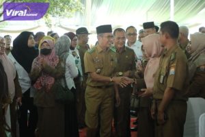 Halal bihalal Pj Walikota Palembang Ratu Dewa bersama para ASN Pemkot Palembang yang digelar di Rumah Dinas Walikota, Jalan Tasik Palembang, Selasa (16/4/2024). Foto : viralsumsel.com/nto