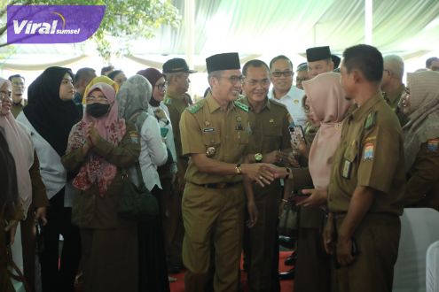 Halal bihalal Pj Walikota Palembang Ratu Dewa bersama para ASN Pemkot Palembang yang digelar di Rumah Dinas Walikota, Jalan Tasik Palembang, Selasa (16/4/2024). Foto : viralsumsel.com/nto