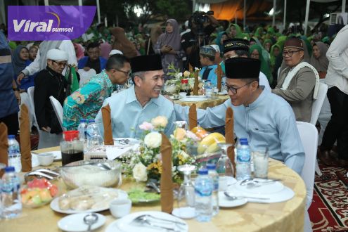 Ribuan warga Nahdlatul Ulama (NU) kota Palembang padati halaman serta Rumah Dinas Walikota Palembang guna menghadiri kegiatan Halal Bihalal yang diadakan oleh Pj Walikota Palembang, Drs Ratu Dewa MSi. Foto : viralsumsel.com/nto
