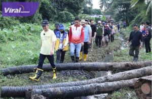 Pj Walikota Palembang Ratu Dewa saat meninjau Gotong Royong Minggu Pagi di Kecamatan Sukarami, Minggu, 21 April 2024. Foto : viralsumsel.com/nto