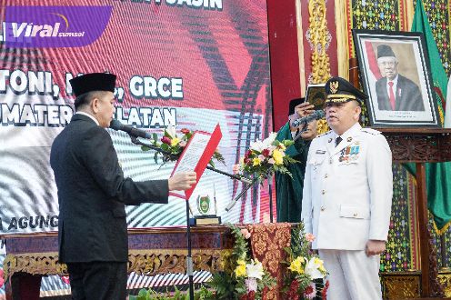 Dilantik Pj Gubernur Sumsel Agus Fatoni, Sandi Fahlevi Resmi Menjabat Pj Bupati Muba. Foto : viralsumsel.com/dev