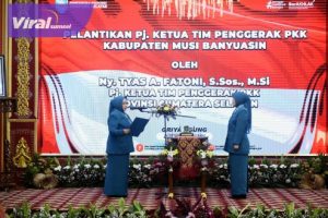 Pj Ketua TP PKK Sumsel Tyas Fatoni Lantik Triana Sandi Fahlepi Sebagai Pj Ketua TP PKK Muba. Foto : viralsumsel.com/dev