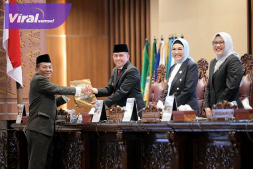 Pj Gubernur Sumsel Agus Fatoni Sampaikan Penjelasan Terkait Enam Ranperda Provinsi Sumsel. Foto : viralsumsel.com/win