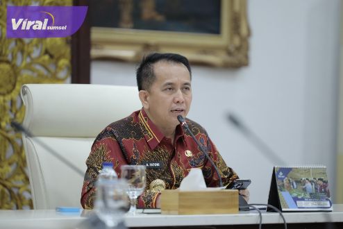 Pj Gubernur Sumsel Agus Fatoni dalam Festival Pengendalian PPKL bertema ‘Mengatasi Triple Planetary Crisis dengan Organisasi Pembelajaran’ di Griya Agung Palembang, Selasa (23/4/2024). Foto : viralsumsel.com/win
