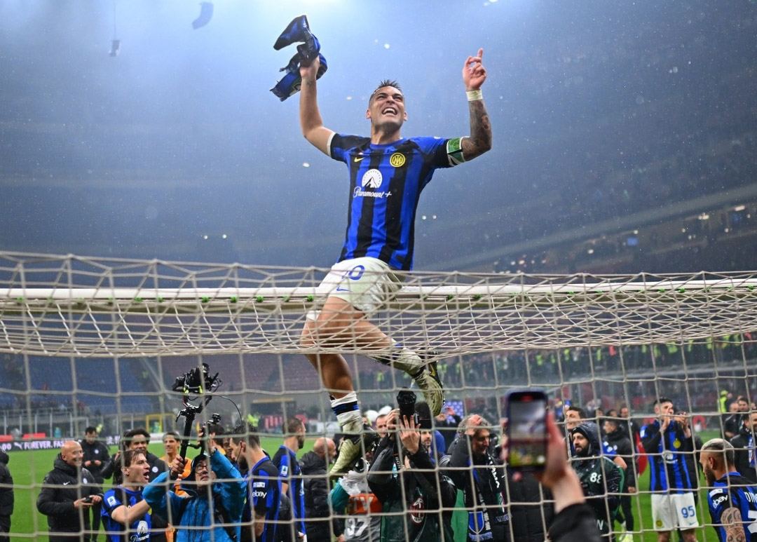 Para pemain Inter Milan selebrasi Juara Serie A 2023/2024. Foto : iginter