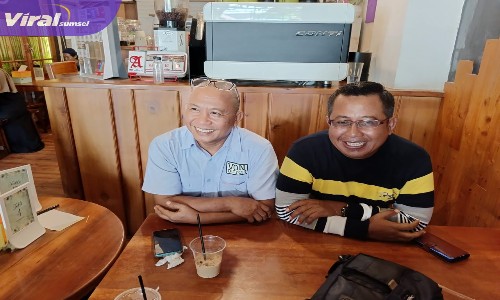 Wakil Ketua DPD Partai Demokrat Sumsel Rusdi Somad Saat Jumpa Pers. Selasa (23/04/2024) Foto : HL