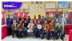 Mahasiswa Universitas Serasan Angkatan II Kelompok 6 Tahun 2024 Adakan Sosialisasi Sanitasi Pembuangan Air Limbah Rumah Tangga Desa Pinang Belarik Kecamatan Ujanmas. Foto : viralsumsel.com/rosyid