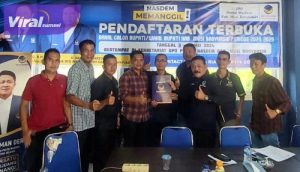 Hj Lucianty Ambil Formulir Pendaftaran Calon Bupati Muba di Partai NasDem. Foto : viralsumsel.com/ril