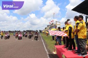 Pj Bupati Sandi Fahlepi Melepas Secara Resmi Kejurnas Nasional Motoprix Seri 1 2024. Foto : viralsumsel.com/dev