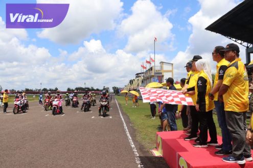 Pj Bupati Sandi Fahlepi Melepas Secara Resmi Kejurnas Nasional Motoprix Seri 1 2024. Foto : viralsumsel.com/dev