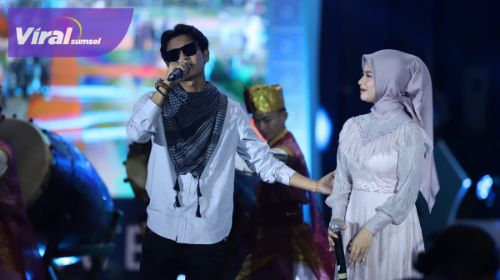 Pukau Ribuan Masyarakat Muba Trisuka dan Nabila Bawa 10 Lagu Dalam Pembukaan MTQ XXX. Foto : viralsumsel.com/dev