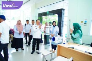 Pj Bupati Sandi Fahlepi Pastikan Layanan Publik Berjalan Dengan Baik. Foto : viralsumsel.com/dev