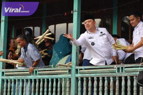 Pj Bupati H Sandi Fahlepi Apresiasi Warga Kertayu Mampu Jaga Tradisi Kearifan Lokal. Foto : viralsumsel.com/dev