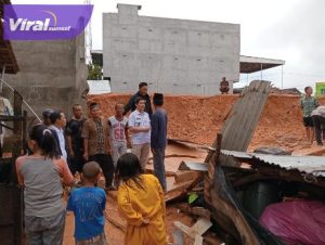 Pemkab Muba Salurkan Bantuan Korban Rumah Tertimpa Pagar Beton di Babat Toman. Foto : viralsumsel.com/dev
