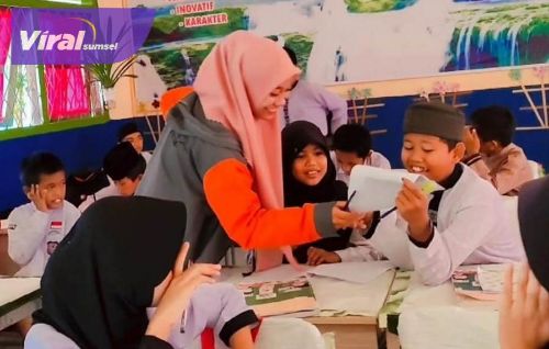 Mahasiswa KKN Prodi Ilmu Hukum Universitas Serasan Muara Enim Sosialisasi Perlindungan Hukum Terhadap Korban Bullying dan Peningkatan Kesadaran Dampak Bullying di Sekolah. Foto : viralsumsel.com/rosyid
