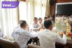 H Elman Memberikan Pengarahan Kepada Seluruh Camat dan Lurah se Kota Prabumulih, Minta Bekerja Sebaik-baiknya. Foto : viralsumsel.com/man