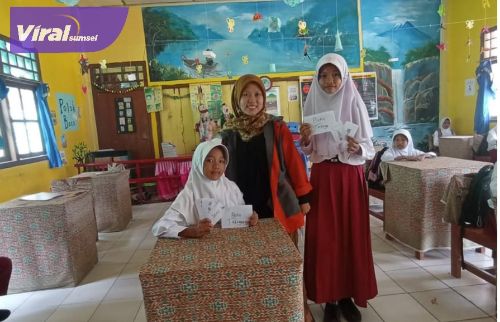 Edukasi Pengelolaan Keuangan dan Pentingnya Menabung Sejak Dini di SD Negeri 8 Desa Guci Ujan Mas. Foto : viralsumsel.com/rosyid