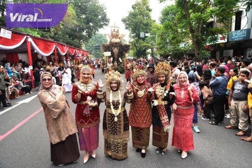 TP PKK Bersama Dekranasda Provinsi Sumsel Kompak Ikut Semarakkan HUT Ke- 44 Tahun Dekranas di Kota Solo. Foto : viralsumsel.com/win