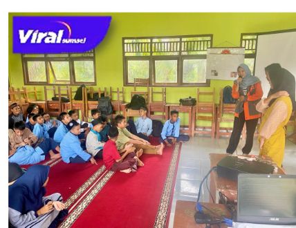 Edukasi Bahaya Kecanduan Judi ONLINE Kepada Pelajar di SMPN 06 Muara Enim Desa Harapan Jaya. Foto : viralsumsel.com/rosyid