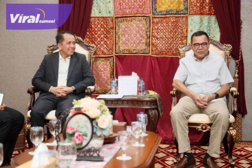 Pj Gubernur Agus Fatoni Merasa Bangga Ditawari Jadi Dosen pada Program Doktor dan Magister FISIP Unsri. Foto : viralsumsel.com/win