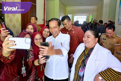 Pj Gubernur Sumsel Agus Fatoni Dampingi Presiden Jokowi Tinjau RSUD Rupit Kabupaten Musi Rawas Utara. Foto : viralsumsel.com/win