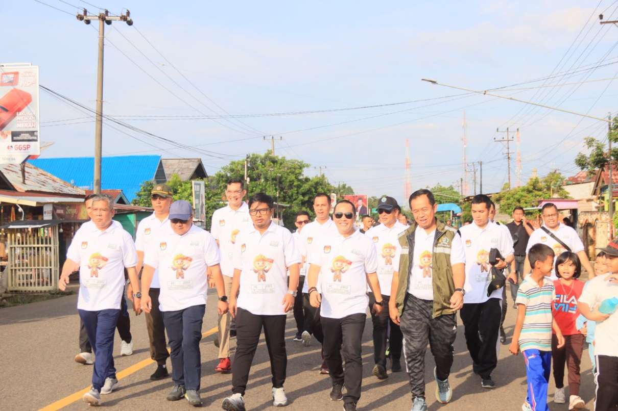 KPU Gelar Jalan Sehat dan Peluncuran Aplikasi Pemilukada Serentak 2024. Foto : viralsumsel.com/min