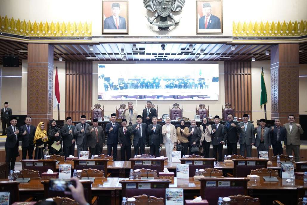 DPRD Provinsi Sumsel Dengarkan Jawaban Gubernur Atas Pandangan Umum Fraksi-fraksi Terhadap Raperda Pertanggungjawaban Pelaksanaan APBD Provinsi Sumsel TA 2023. Foto : viralsumsel.com/ril