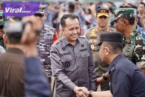 Pj Gubernur Agus Fatoni Apresiasi Penampilan Display Drumband Taruna dan Taruni AAU di Kota Palembang. Foto : viralsumsel.com/win