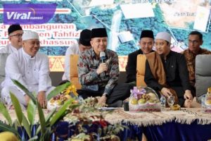Pj Gubernur Agus Fatoni dan Ustadz Yusuf Mansyur Hadiri Festival Santri Cinta Al-Qur’an di Ponpes Tahfidz Daarul Qur’an Takhassus Palembang. Foto : viralsumsel.com/win