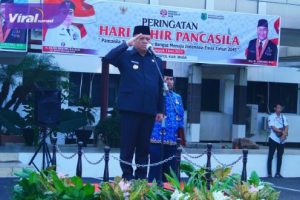 Pj Bupati Sandi Fahlepi Pimpin langsung Upacara Hari Lahir Pancasila dan Peringatan Hari Lingkungan Hidup Sedunia. Foto : viralsumsel.com/dev