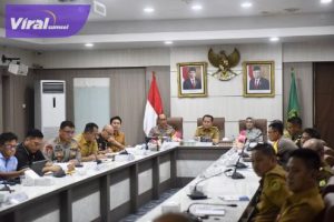 Cari Solusi Terbaik, Pj Gubernur Agus Fatoni Komitmen Serius Tangani Ilegal Drilling dan Refinery di Muba. Foto : viralsumsel.com/win