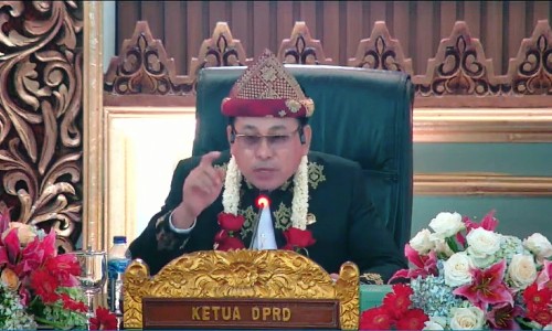 Ketua DPRD Kota Palembang Zainal Abidin,SH.,MH saat membuka Rapat Paripurna Istimewa DPRD Kota Palembang Dalam Rangka HUT Kota Palembang Ke-1341 Tahun. 