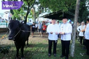 Pj Gubernur Agus Fatoni Resmikan Gerakan Kurban Serentak se-Sumsel pada Momen Hari Raya Idul Adha 1445 Hijriah. Foto : viralsumsel.com/win
