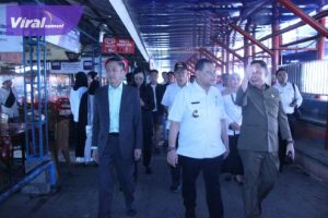 Baru Dilantik, Pj Wali Kota Ucok Abdul Rauf Langsung Cek Pasar Tertua di Palembang. Foto : viralsumsel.com/win