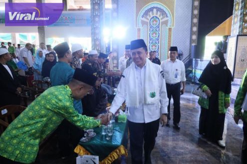 Pj Gubernur Agus Fatoni Hadiri Haflah Akhitussanah Ponpes Al-Ittifaqiqah Ogan Ilir. Foto : viralsumsel.com/win