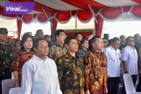 Pj Gubernur Sumsel Elen Setiadi Hadiri Peresmian Operasional Smelter PTFI di Kawasan Ekonomi Khusus JIIPE Gresik Jatim. Foto : viralsumsel.com/win