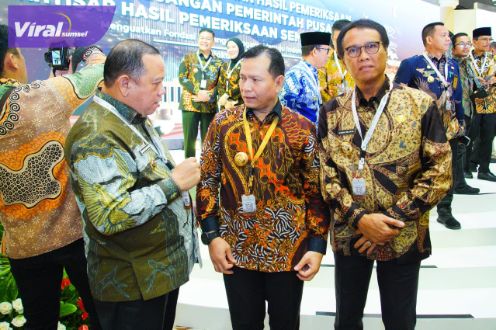 Pj Bupati Musi Banyuasin H Sandi Fahlepi didampingi jajaran termasuk Ketua DPRD Muba Sugondo, menghadiri undangan kegiatan penyampaian hasil pemeriksaan Badan Pemeriksa Keuangan (BPK) RI. Foto : viralsumsel.com/dev