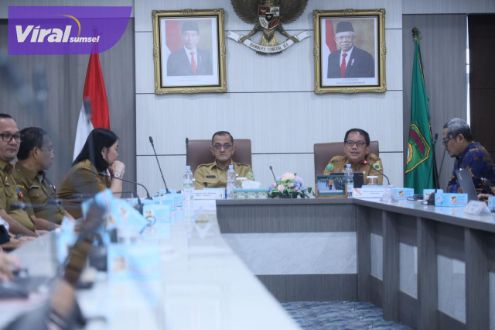 Plh Sekda Edward Candra Bersama Tim Pokja RZWP-3-K Tanda Tangani Deklarasi Penyepakatan Dokumen Final Pasca Konsultasi Publik Materi Teknis Muatan Perairan Pesisir. Foto : viralsumsel.com/win