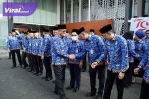 Pimpin Apel Gabungan, Plh Sekda Edward Chandra Ingatkan Jajaran Pegawai Terus Jaga Kekompakan. Foto : viralsumsel.com/win