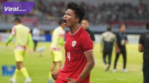 Bek tengah Timnas Indonesia U-19 Kadek Arel selebrasi usai cetak gol pada menit ke-71 ke gawang Kamboja pada laga kedua ASEAN U-19 Boys Championship 2024 di Stadion GBT, Surabaya, Sabtu (20/7/2024). Foto : pssi